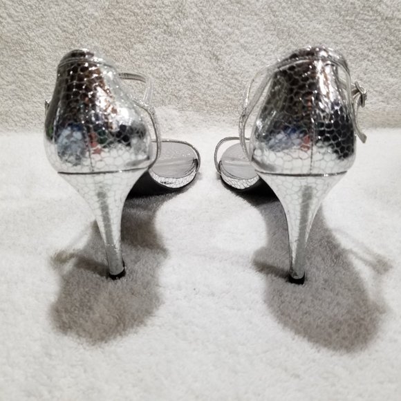 Stuart Weitzman silver patent leather heels - Picture 5 of 8